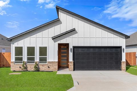 5845 Black Pine Circle Granbury TX 76048