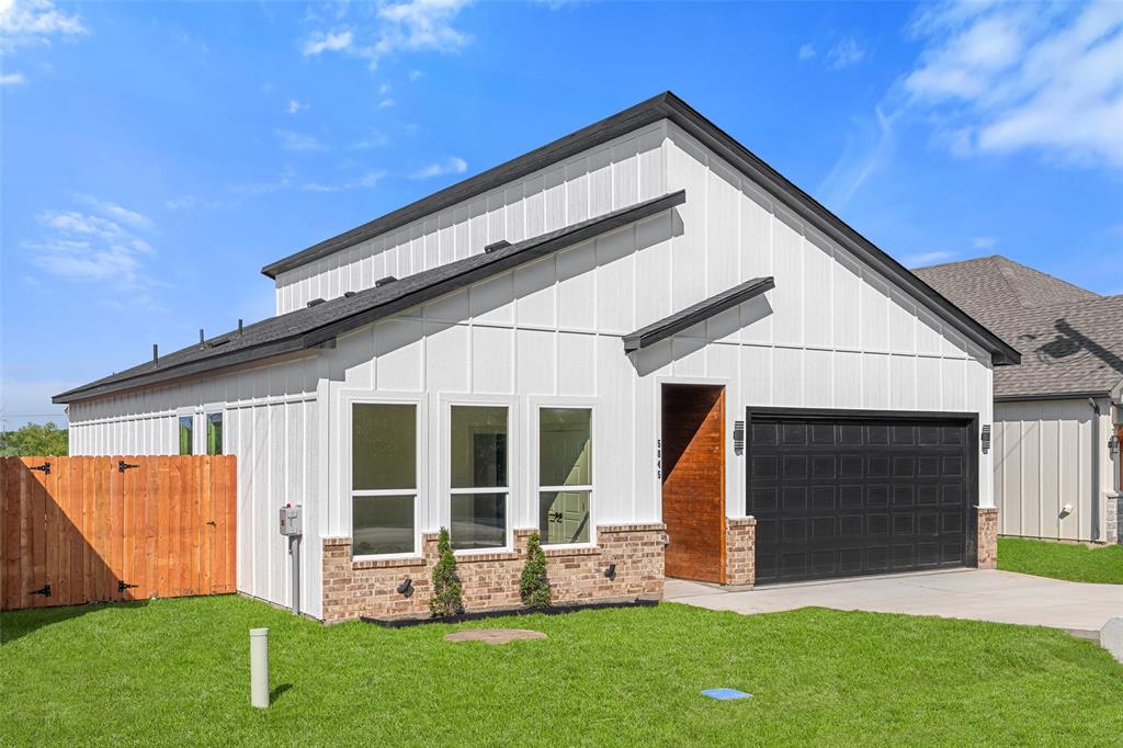 5845 Black Pine Circle