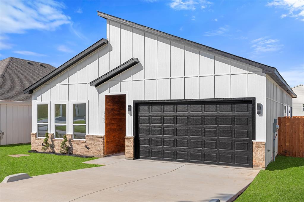 5845 Black Pine Circle