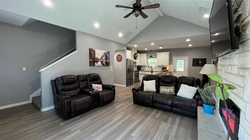 206 Beckham Street W