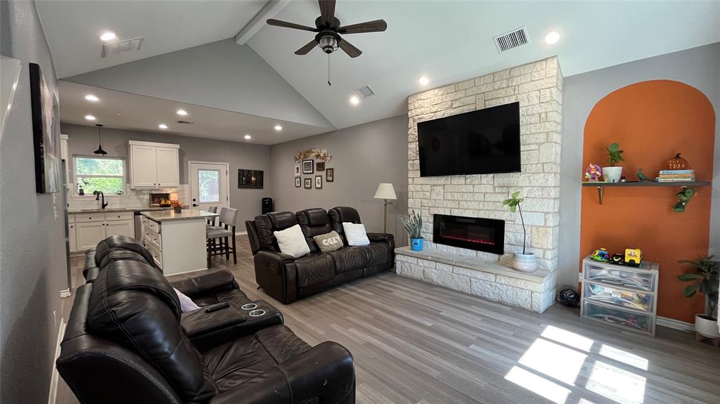 206 Beckham Street W