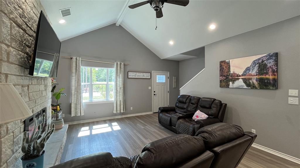 206 Beckham Street W