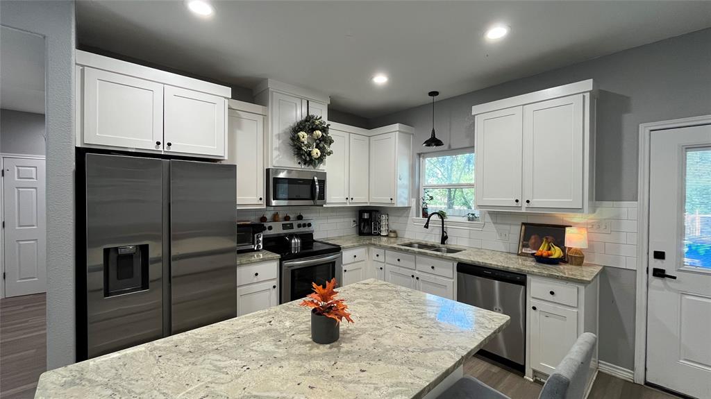 206 Beckham Street W
