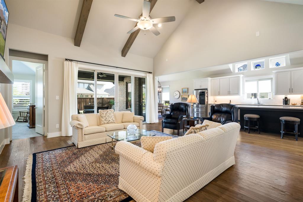 3900 Woodbine Lane