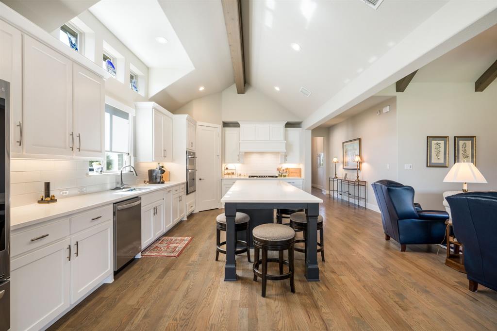 3900 Woodbine Lane
