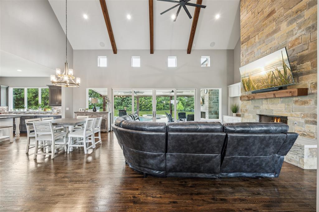2200 Hollyns Cove