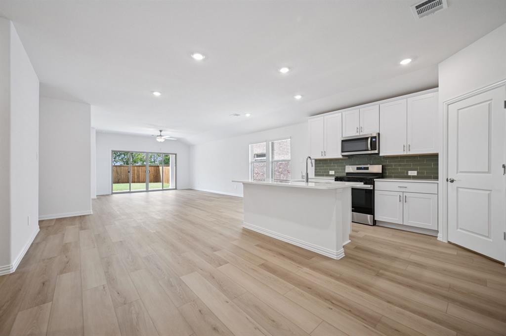 2125 Mustang Way