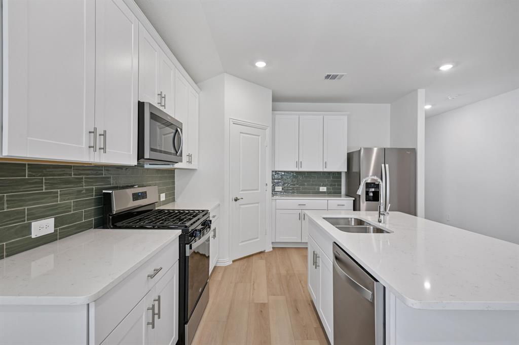 2125 Mustang Way