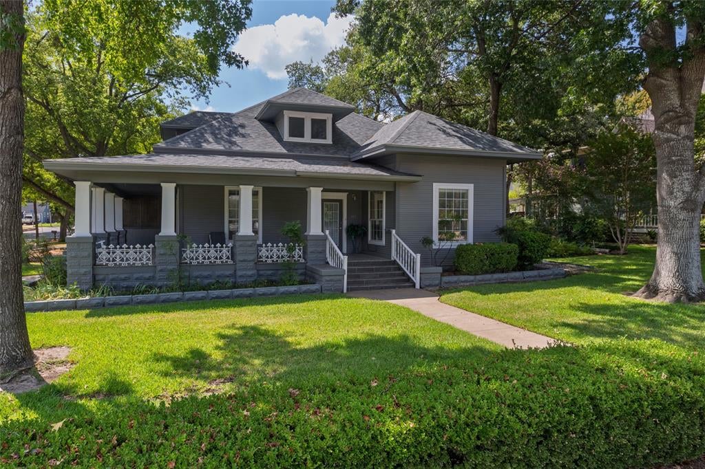 401 W Lee