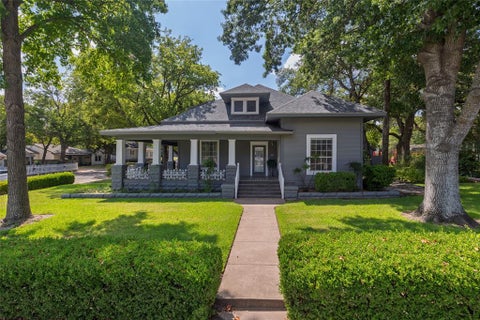 Photo of 401 W Lee AVE, Weatherford, TX 76086 (MLS # 21391038)
