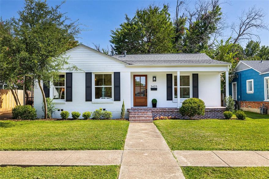 AN ABSOLUTE JEWEL BOX.  THIS STUNNINGLY RESTORED COLONIAL COTTAGE IS LOCATED ON A LITTLE TRAVERSED ONE BLOCK DRIVE IN THE MIDDLE OF THE WESTCLIFF NEIGHBORHOOD. ROOF, SHUTTERS, DOORS, WINDOWS, KITCHEN AID APPLIANCES (REFRIGERATOR-FREEZER, DISHWASHER, DUEL FUEL RANGE), DISPOSAL, LG FULL SIZE WASHER AND DRYER WASH TOWER AND WATER HEATER HAVE BEEN REPLACED IN THE PAST YEAR.  BOTH BATHROOMS HAVE BEEN COMPLETELY RENOVATED, ACTUALLY ONE OF THE TWO IS BRAND NEW.  THE FLOORS ARE ORIGINAL SOLID MAPLE, THE FRONT DOOR IS MAHOGANY, THE FRONT PORCH, ACME HERRINGBONE BRICK. KITCHEN, BATH AND UTILITY CABINETRY IS SOFT CLOSE. THE PRIMARY BEDROOM IS PRESENTED AS A SUITE WITH ITS OWN PRIVATE LIVING SPACE.  A BONUS IS THE FULLY FUNCTIONAL HALF BATH IN THE GARAGE.  ALL ELECTRICAL AND PLUMBING HAS BEEN UPDATED AND CITY PERMITTED.  THE BACK YARD IS PRIVATE AND IS HIGHLIGHTED BY BRICK PATIOS, ONE OPEN AND ONE COVERED.  IF QUALITY IN DESIGN IS IMPORTANT, THIS ONE IS NOT TO BE MISSED.