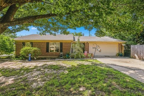 Photo of 5303 Hilltop DR, Greenville, TX 75402 (MLS # 21265996)