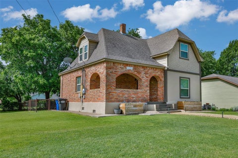 Photo of 230 E Main Street, Lindsay, TX 76250 (MLS # 21372816)