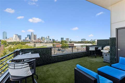 Photo of 1901 S Harwood Street #301, Dallas, TX 75215 (MLS # 21351207)