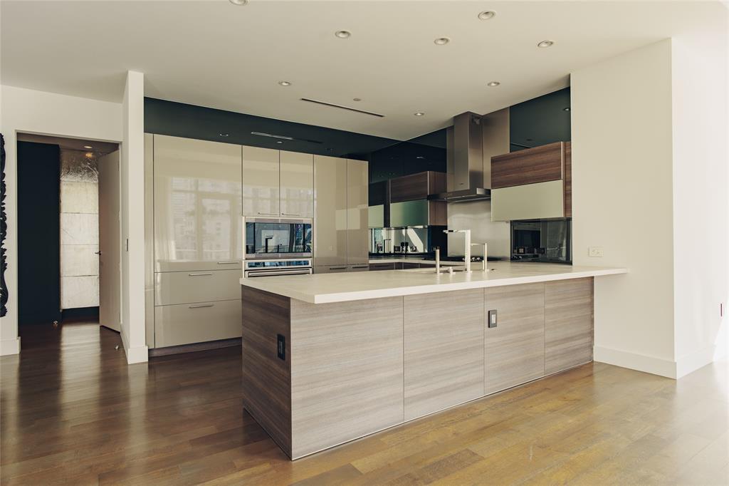 PARKSIDE CONDOMINIUM - Residential Lease