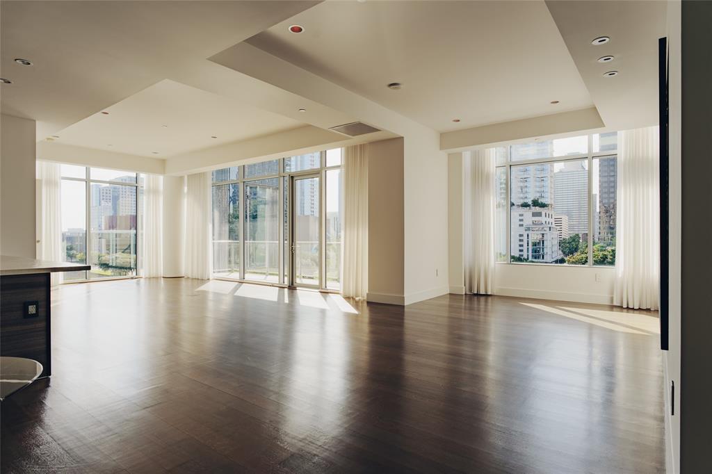 PARKSIDE CONDOMINIUM - Residential Lease