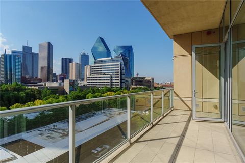 2025 Woodall Rodgers Freeway 51 Dallas TX 75201