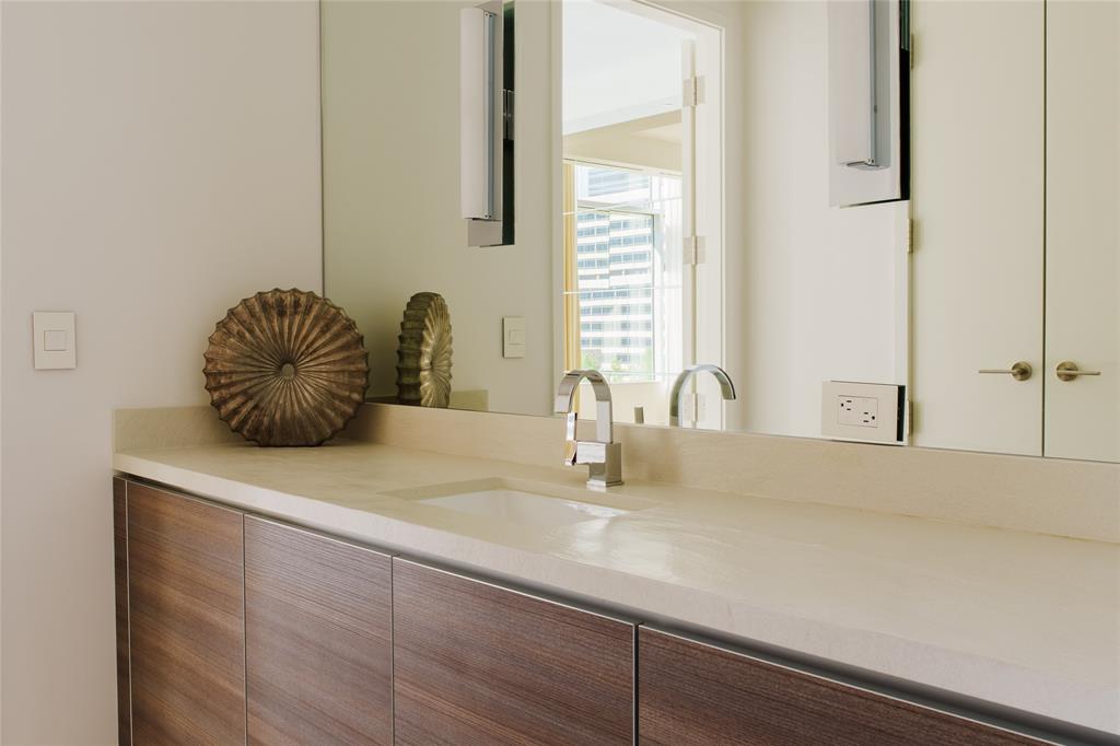 PARKSIDE CONDOMINIUM - Residential Lease