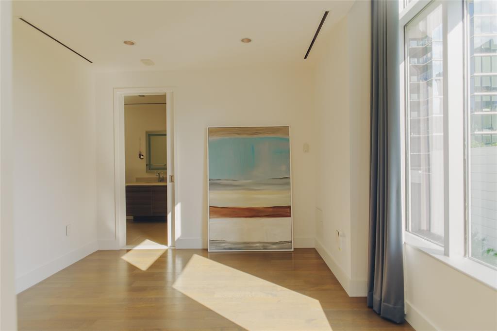 PARKSIDE CONDOMINIUM - Residential Lease