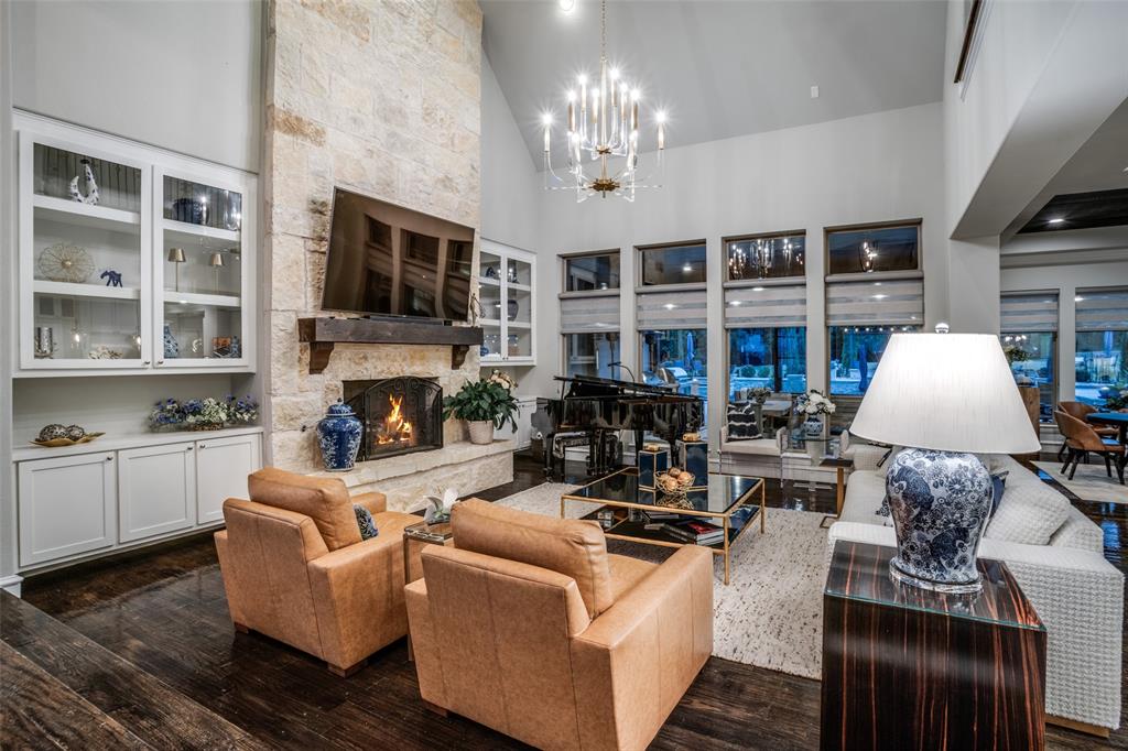 4594 Lake Shore Drive