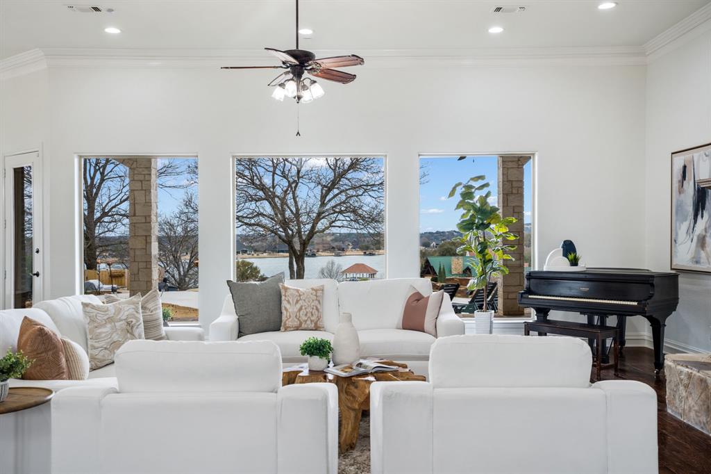 1916 W Emerald Bend Court