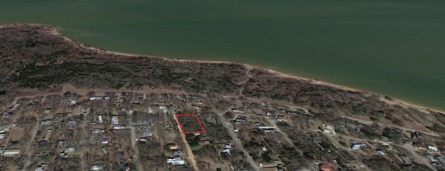Great spot to build a new home, move in a mobile home or park your RV. just a short drive or bike ride to a beautiful park on Lake Texoma.