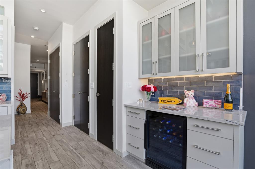 One Montgomery Plaza Residence Condo - Residential