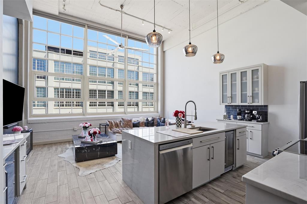 One Montgomery Plaza Residence Condo - Residential