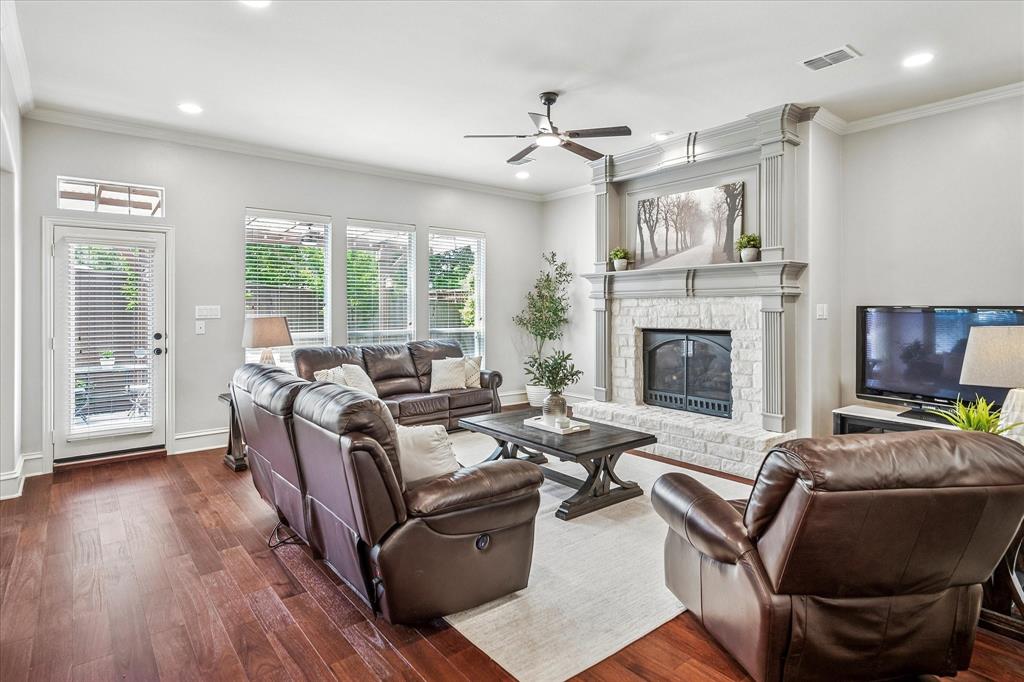 8001 Sutherland Lane
