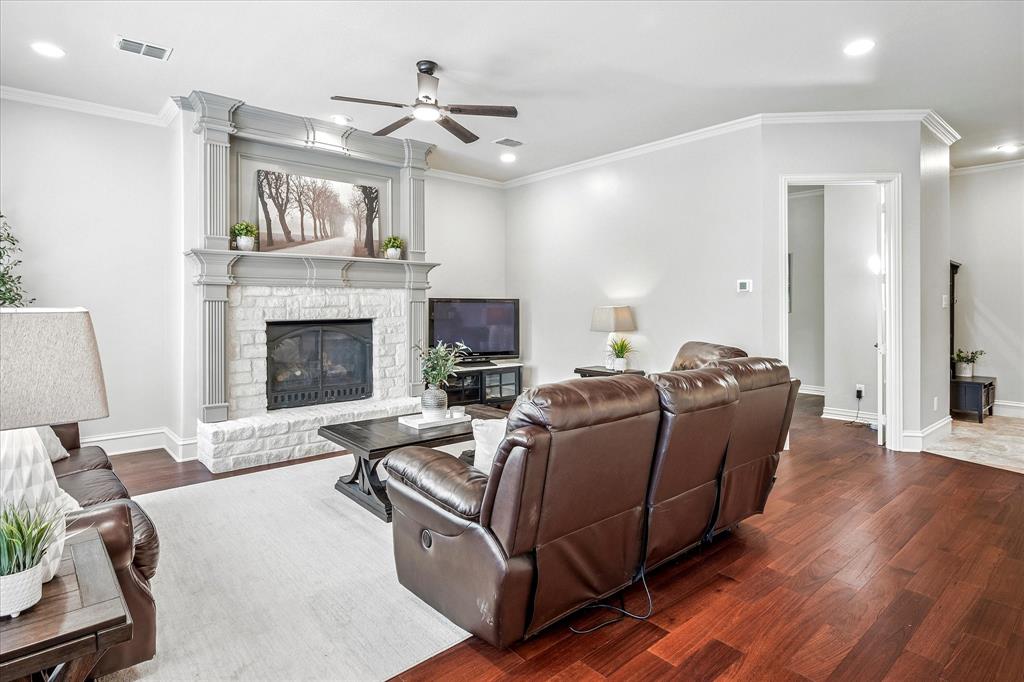 8001 Sutherland Lane