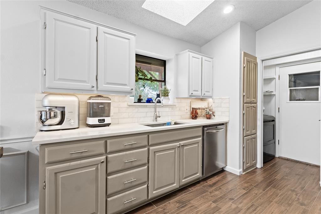 Burleson, Texas 76028, United States, 3 Bedrooms Bedrooms, ,2 BathroomsBathrooms,Residential,Pending,155496