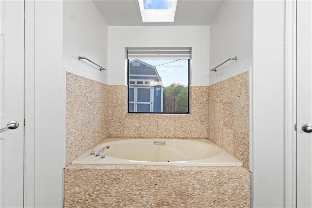 Burleson, Texas 76028, United States, 3 Bedrooms Bedrooms, ,2 BathroomsBathrooms,Residential,Pending,155496