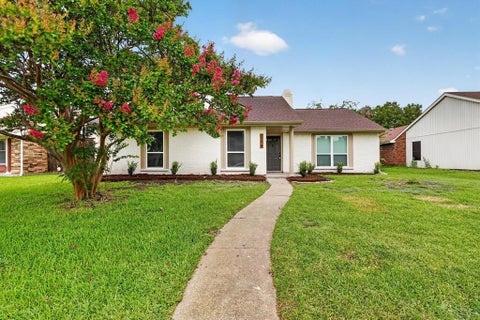 Photo of 1309 Thoreau Lane, Allen, TX 75002 (MLS # 21313739)