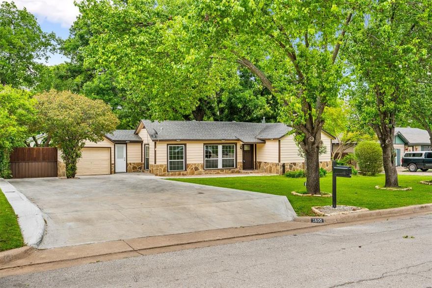 EXTENDED REAR ACCESS PARKING, PERFECT FOR RVS OR OVERSIZED VEHICLES! Nestled in the popular Castleberry ISD, with a convenient commute into River Oaks, Lake Worth, West Worth Village and the River District- West 7th area.

WELCOME HOME! This charming 3 bedroom 1 bathroom offers a rustic exterior with an 80-foot oversized concrete driveway, a beautifully maintained interior, mature trees and a backyard ideal for personal storage and entertainment!

Greeted by the bright living room complimented with 2 large windows overlooking into the gorgeously maintained yard, seamlessly flows into the dining and kitchen space setting the the tone for the ideal everyday experience.