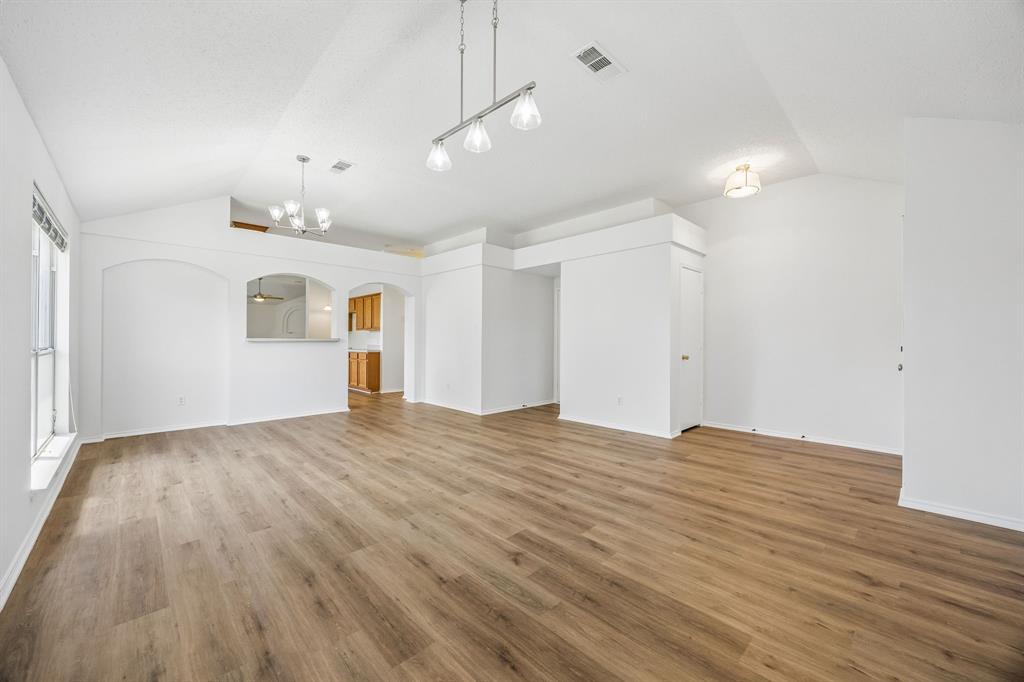 1001 Crane Circle