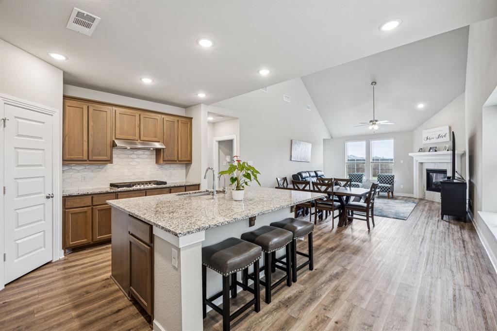 3915 Mercedes Bend
