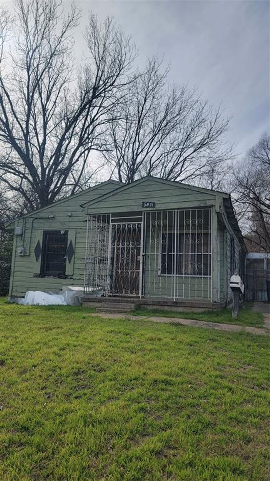 BACK ON THE MARKET!  No fault of the seller.  Wonderful opportunity to purchase an investment property minutes from downtown Dallas and the Fair Park Museums and Butterfly Garden.  This gem will need a little work to shine again.  The large backyard backs to a creek.  Homes built in the last 5 years are on the block. Come be a part of the growth!