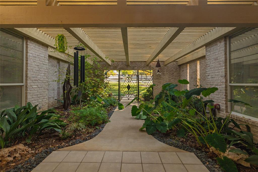 1919 Woodland Hills Drive