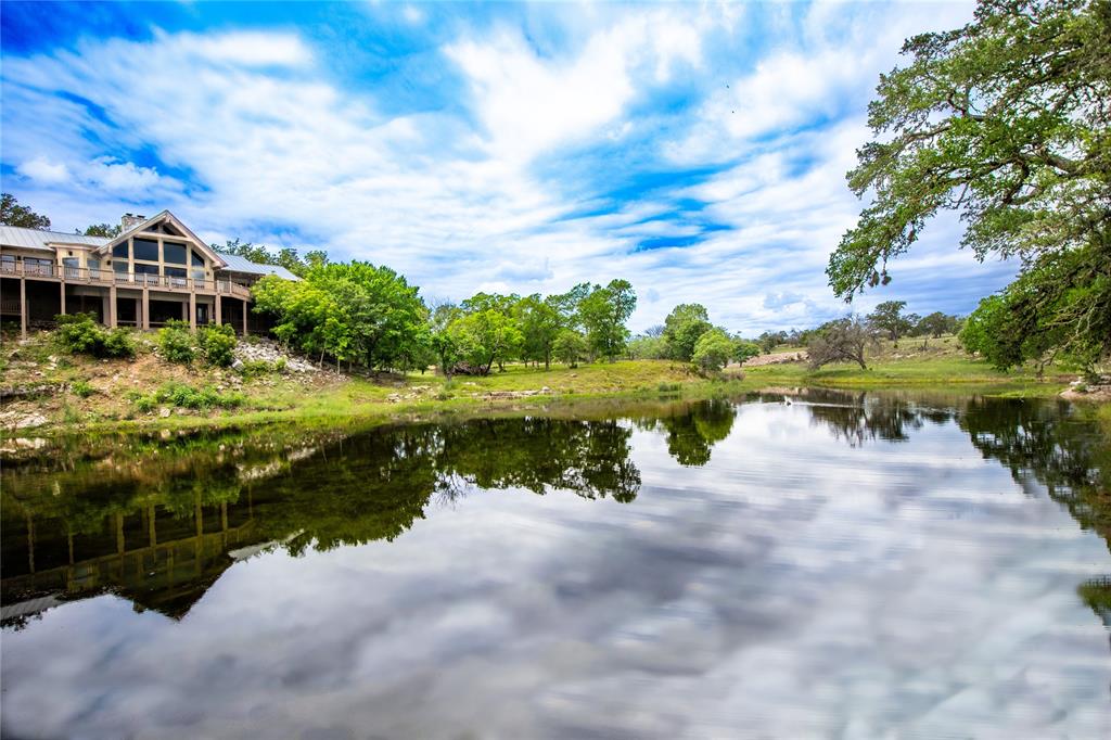 556 Cliff View Loop