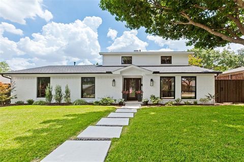 Photo of 411 Ridgewood Drive, Richardson, TX 75080 (MLS # 21325408)