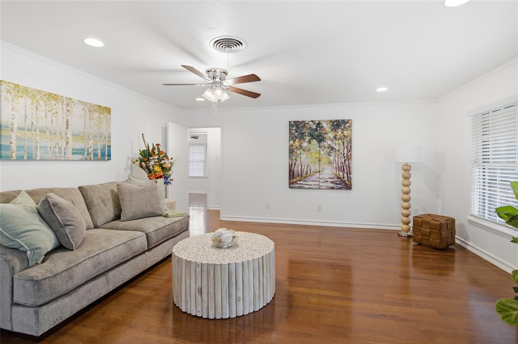 4216 Selkirk Drive W