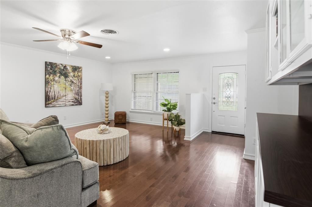 4216 Selkirk Drive W