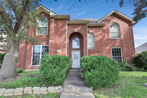 2748 Oak Hollow Drive Grand Prairie TX 75052
