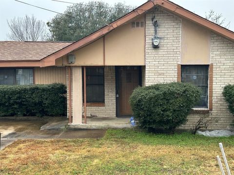 402 Dixon Street Terrell TX 75160