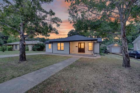 Photo of 2029 Queen Street, Fort Worth, TX 76103 (MLS # 21306540)