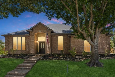 Photo of 1606 Sarah Brooks Drive, Keller, TX 76248 (MLS # 21229408)