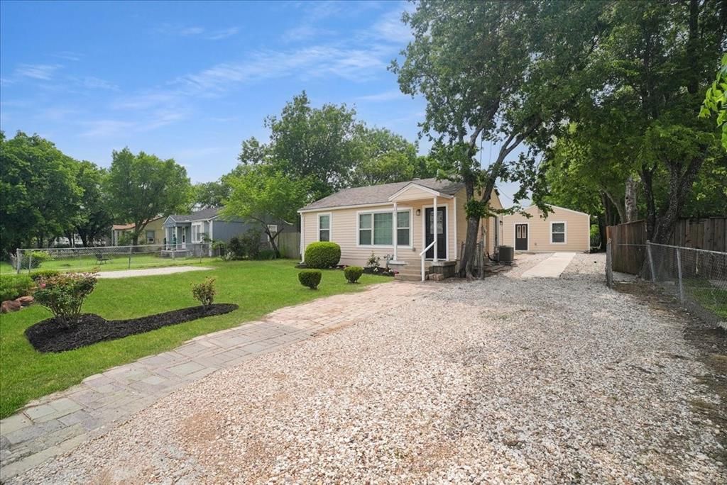 Photo of 1455 Honor Drive, DeSoto, TX 75115 (MLS # 21253386)