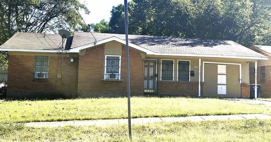 Updated and Ready for Move-In!
This 3-bedroom, 2-bath home offers a comfortable layout with one living area, one dining area, and a compact, efficient kitchen. The interior has been freshly painted and features new flooring in select areas. Central heat keeps things cozy, while window units in the living room and each bedroom provide personalized air conditioning. A one-car garage includes laundry hookups at the rear, and the spacious backyard offers plenty of room for outdoor enjoyment. Tenants will need to provide their own refrigerator, washer, and dryer.