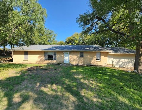 Photo of 6585 Appian Way, Fort Worth, TX 76135 (MLS # 21080317) Photo of 6585 Appian Way, Fort Worth, TX 76135 (MLS # 21080317)