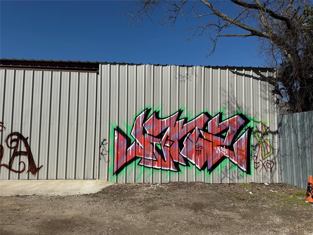 Urbandale 01 Instl Cb 5823 - Commercial Sale